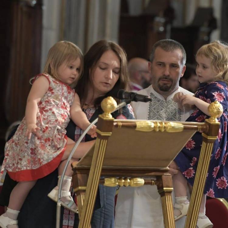 Insieme agli ucraini di Roma, Papa Francesco ha pregato il Rosario per la pace